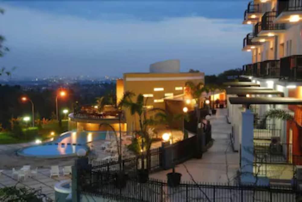 Marbella Suites Bandung Cimenyan Εξωτερικό φωτογραφία